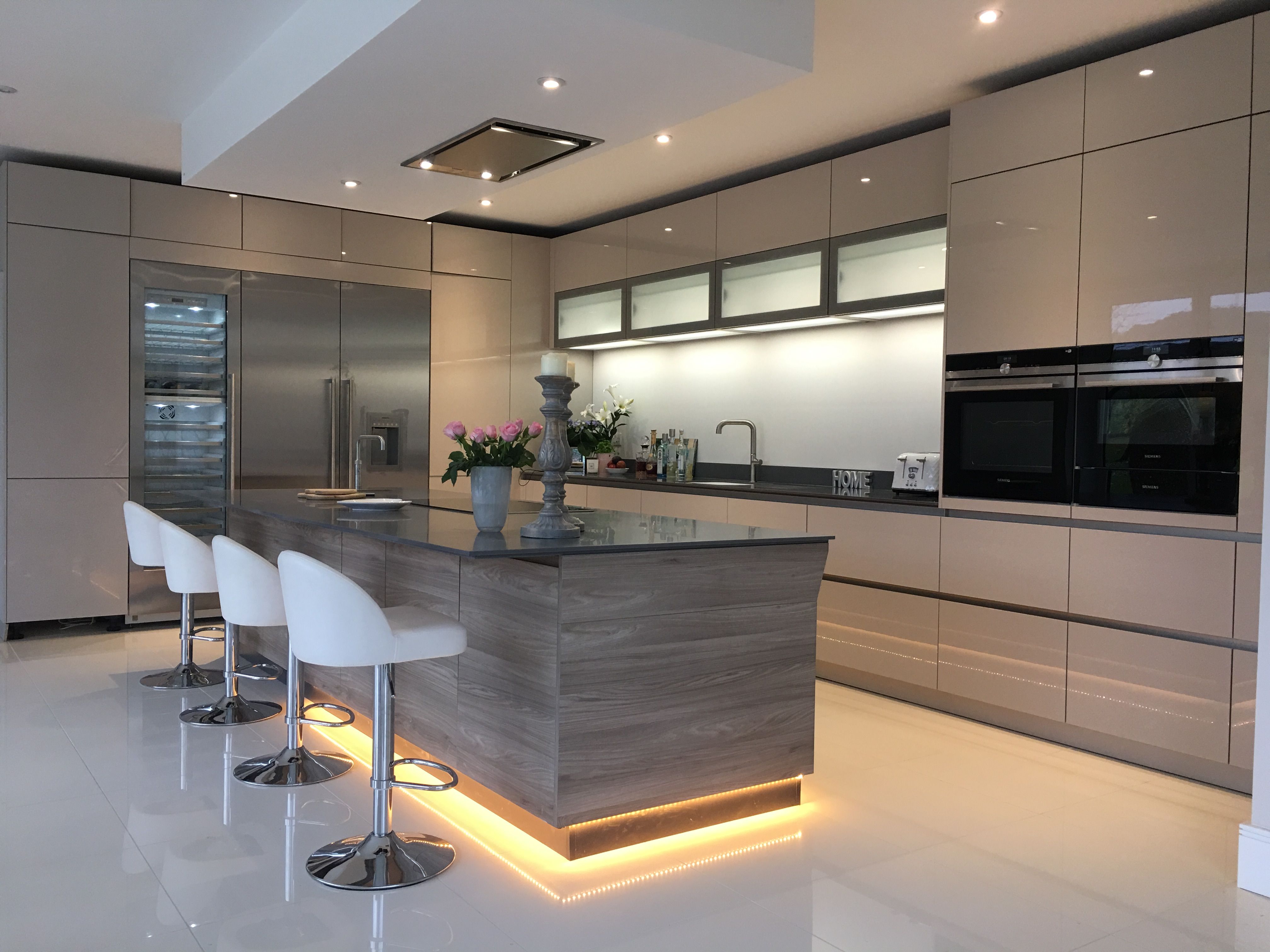 Дизайн современных кухонь 2023 фото. Кухни Модерн 2021. Кухни стильные современные. Кухни красивые и модные. Элитные кухни в современном стиле.