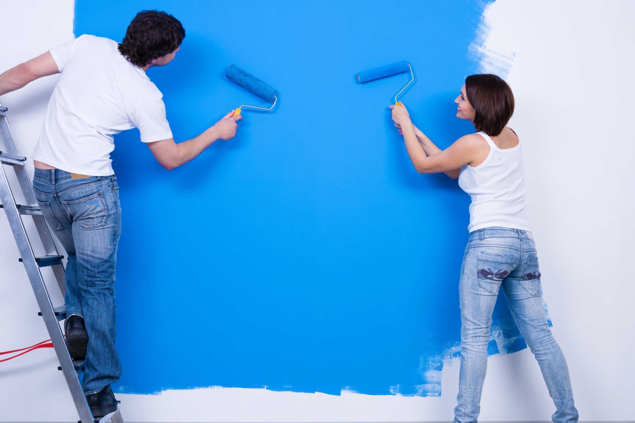 Покраска стен или обои? сравнение способов отделки | дизайн интерьера