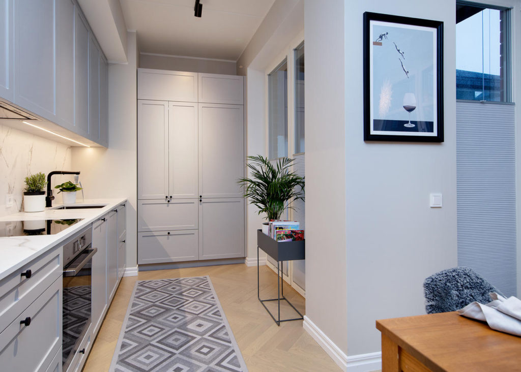 Кухня в коридоре: за и против, 34 фото, идеи дизайна - дизайн комнаты