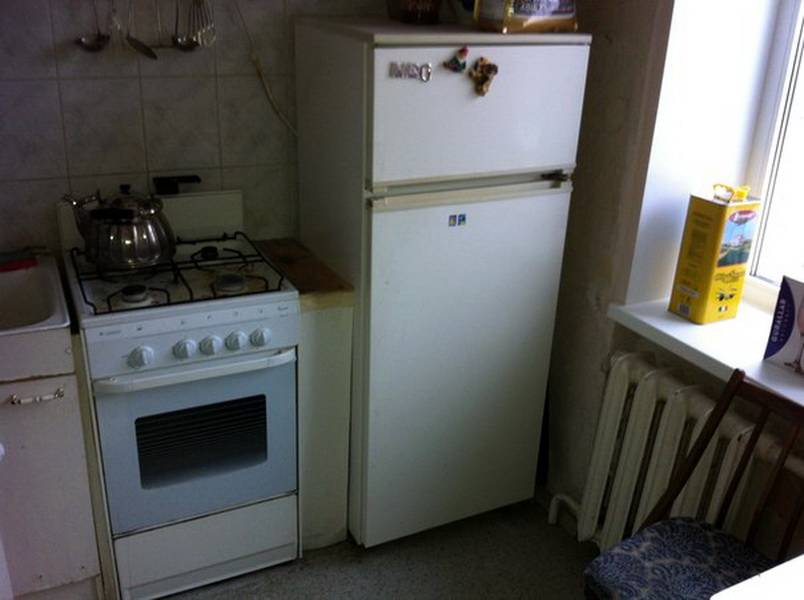 Как изолировать холодильник от плиты? что делать, если холодильник стоит рядом с плитой