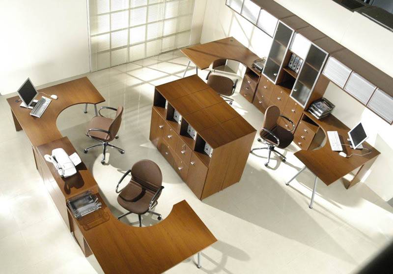 Варианты расстановки столов в офисе: советы по организации рабочего места — maxima rent