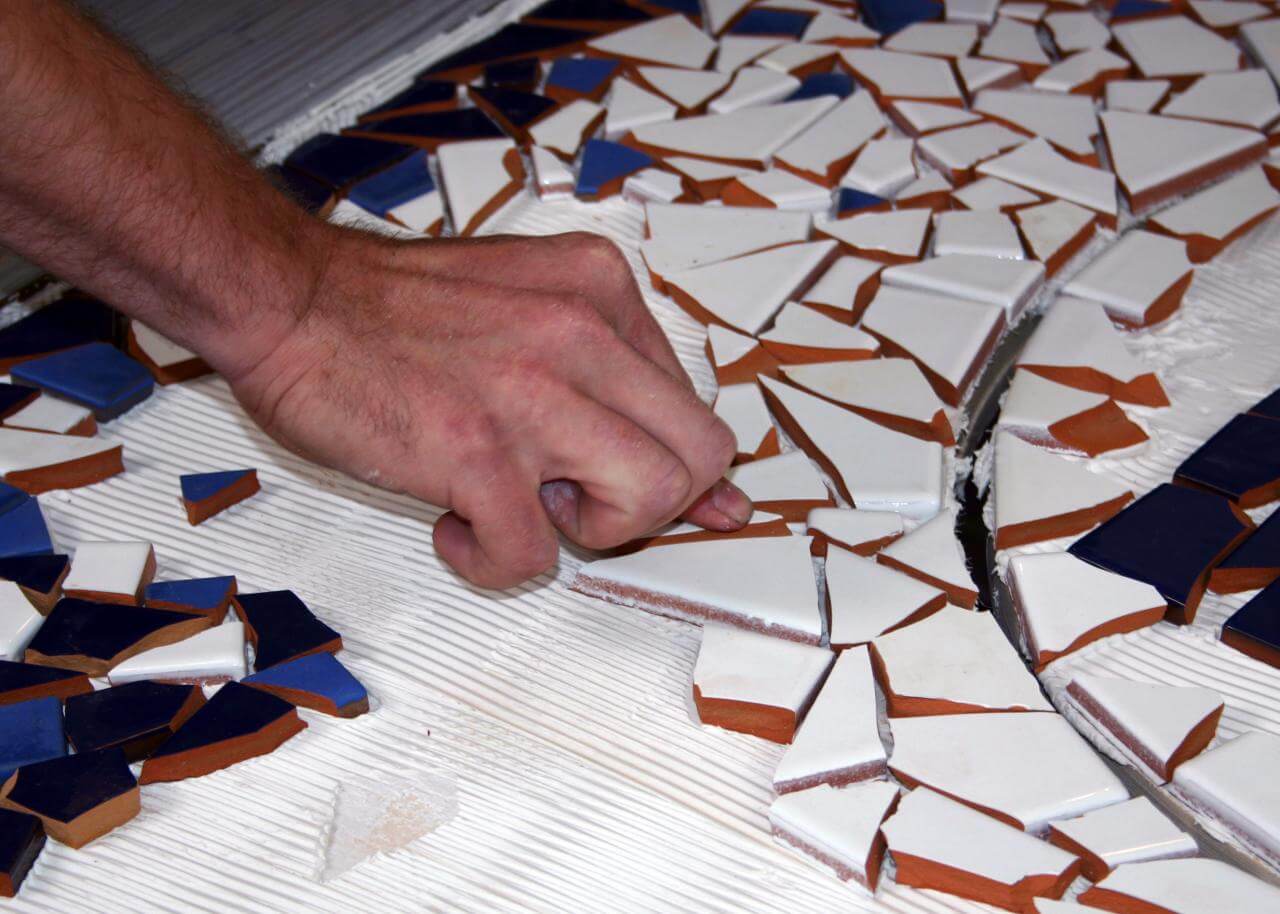 Как правильно класть мозаику: пошаговая инструкция