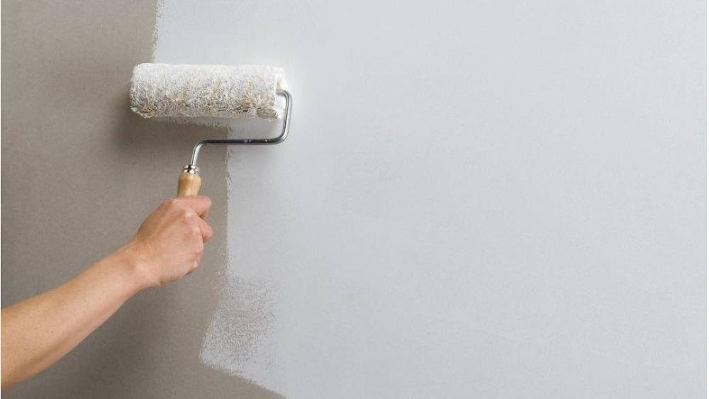 Грунтовка потолка под водоэмульсионную краску: для чего нужна, и как применить