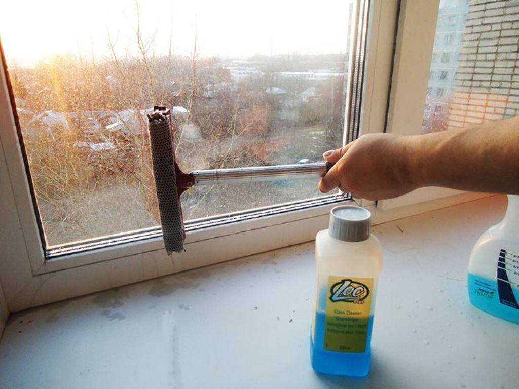 Быстрые способы помыть окна без разводов