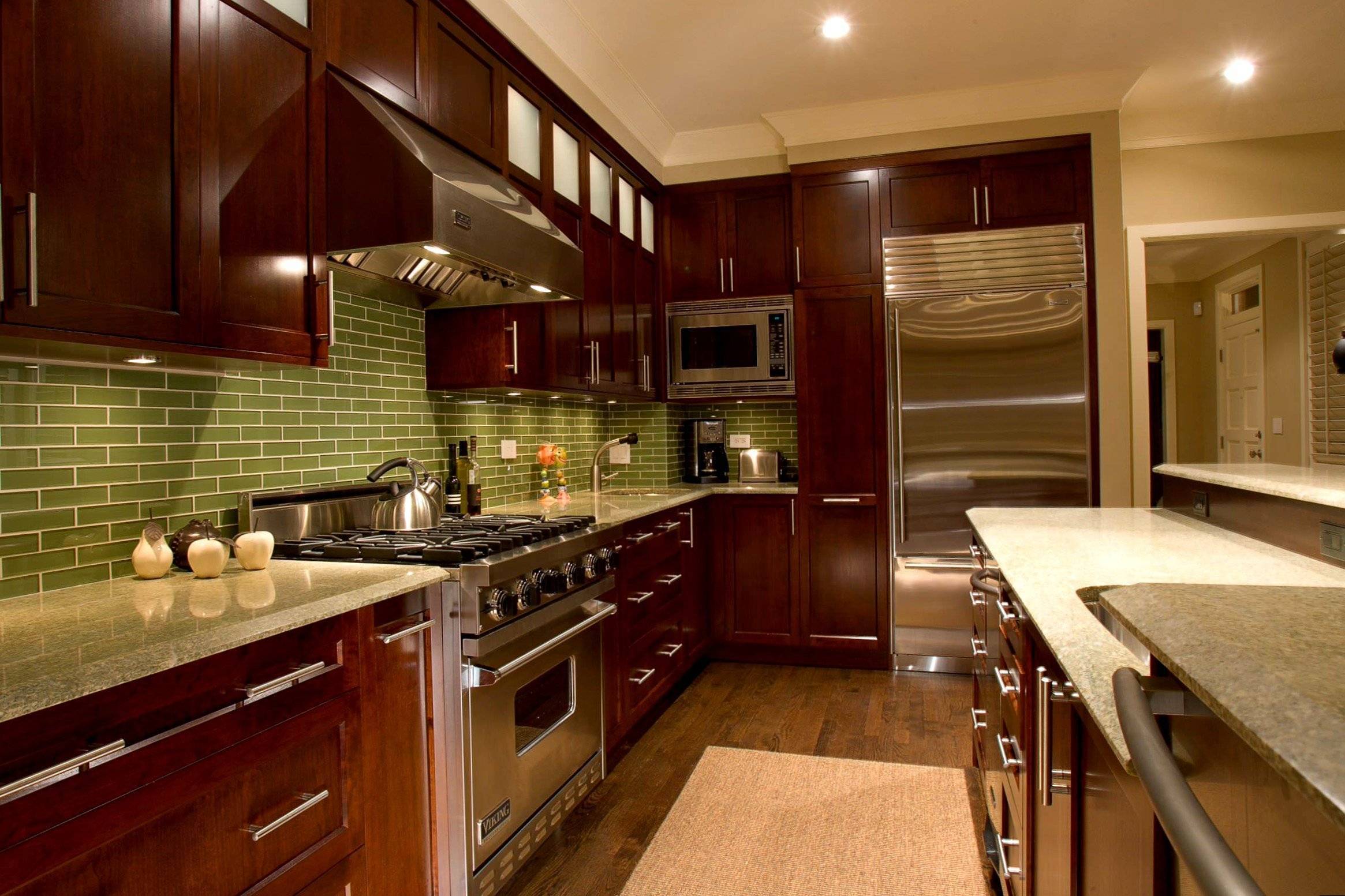 мебель кухонная коричневого цвета