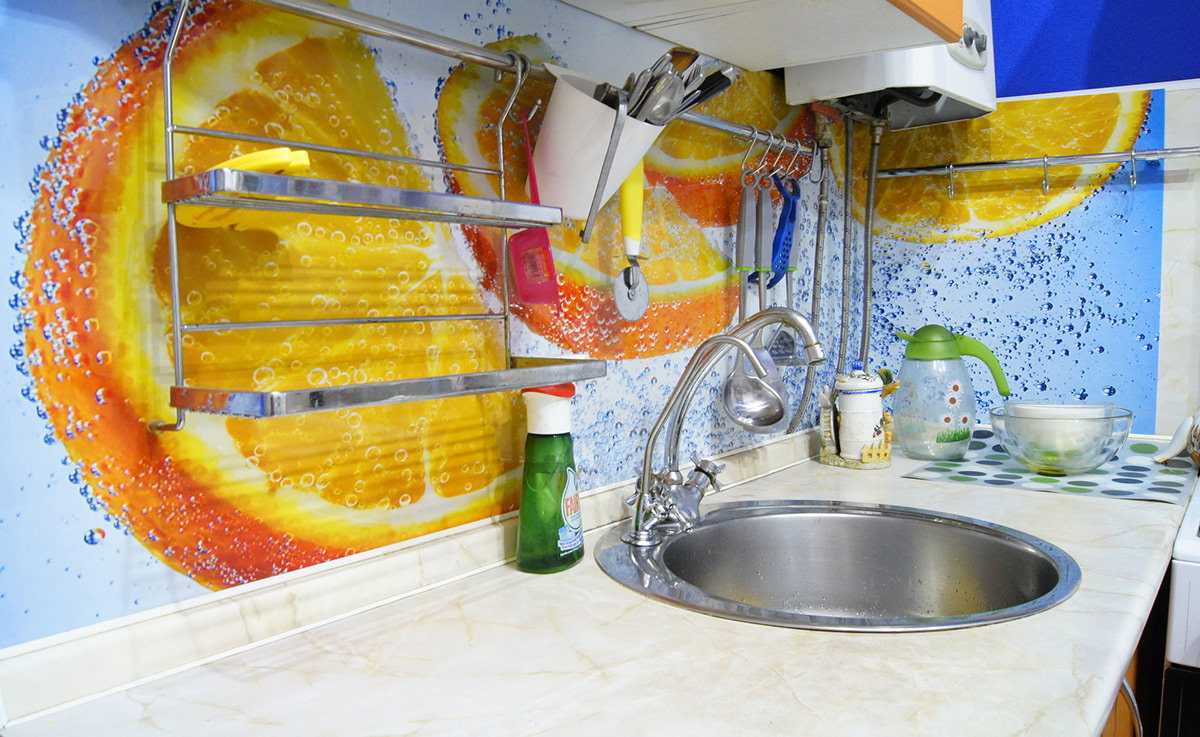Фартук для кухни из пластика: виды и характеристики материала, дизайн, особенности монтажа