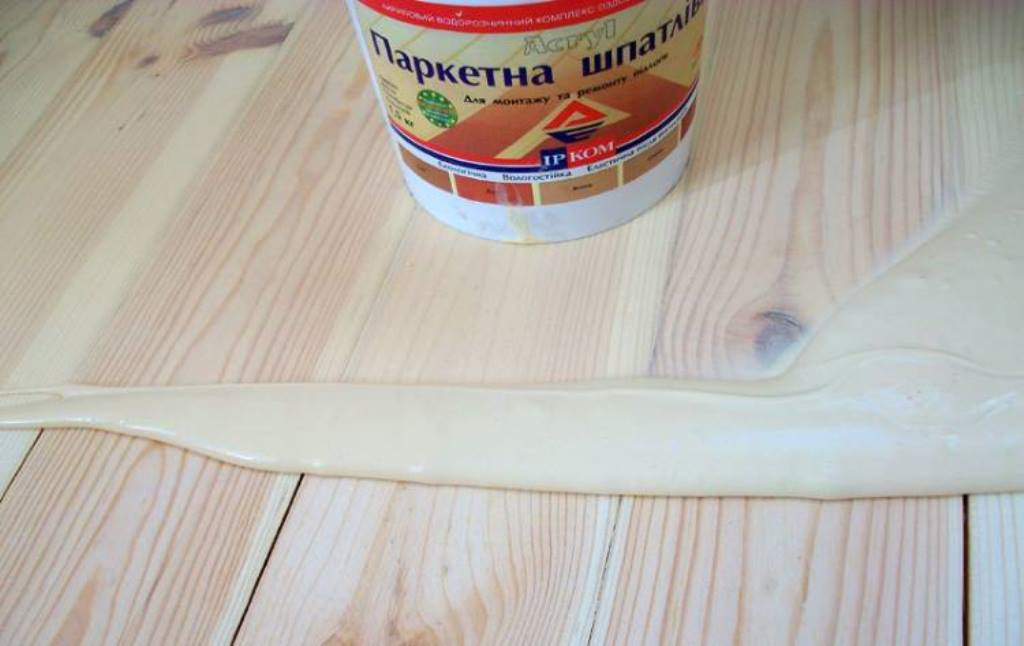 Шпаклевка пола из дерева: виды смесей и способы выравнивания