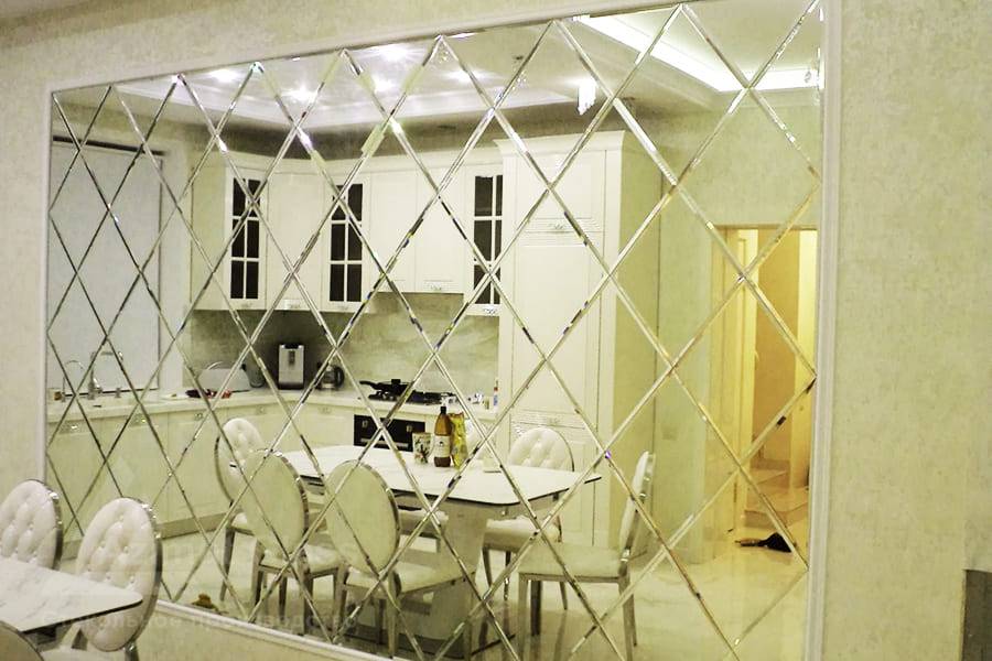 Зеркало в кухонном интерьере: секреты преображения пространства