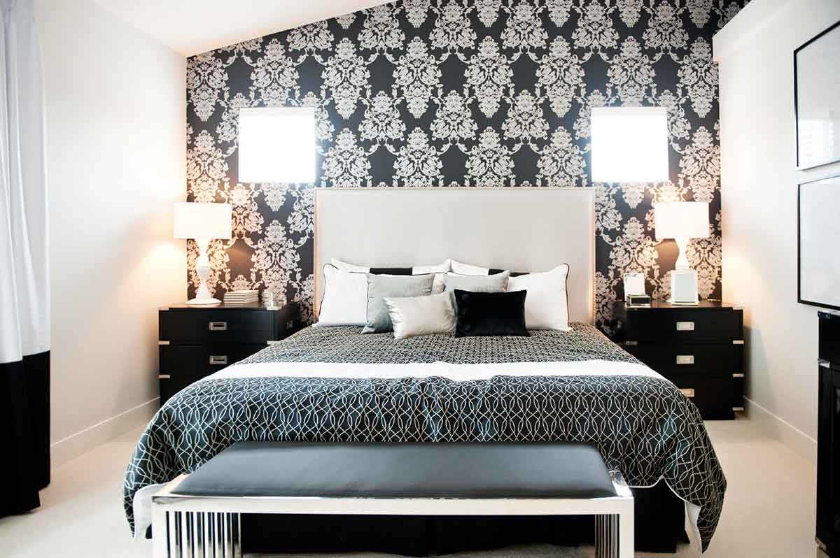 Интерьер спальни с обоями двух видов: 100 фото-вариантов комбинированных обоев