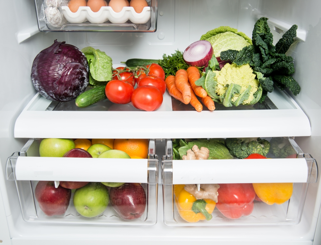 Как правильно хранить продукты в холодильнике, товарное соседство