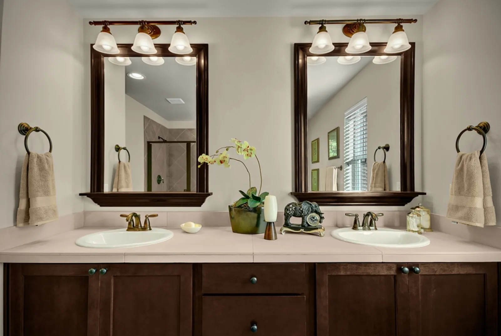 Выбираем стильное зеркало в ванную комнату – 30 фото и советы