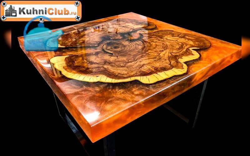 Стол из эпоксидной смолы (39 фото): модели из массива дерева и эпоксидки, деревянный столик-«молния» в интерьере