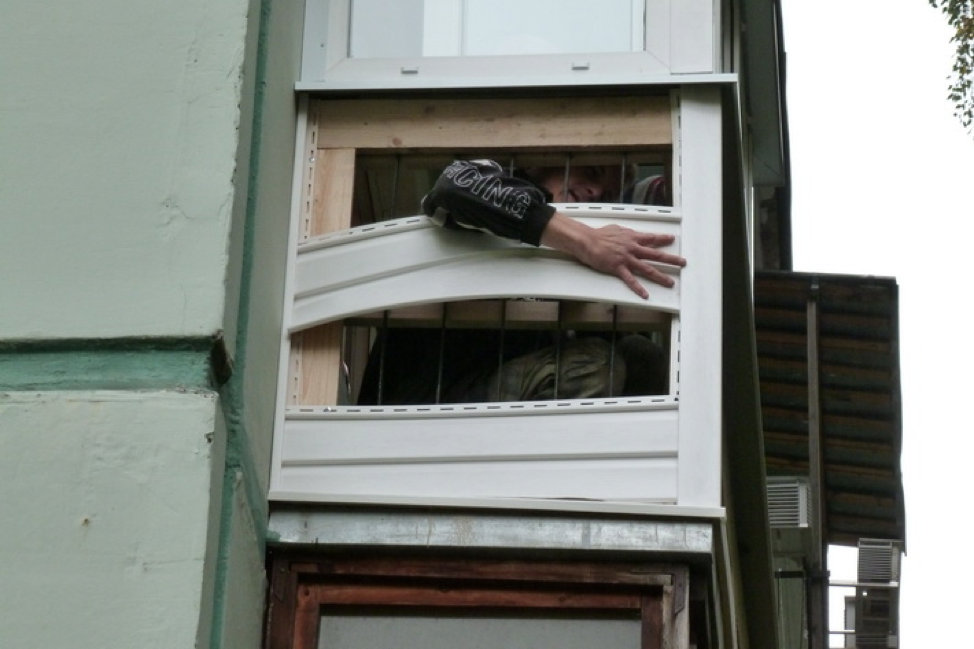 Обшивка балкона сайдингом снаружи: фотоинструкции и видео