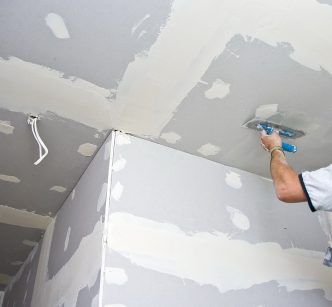Как выполнить шпаклевание гипсокартона под покраску на потолке | stroimass.com
