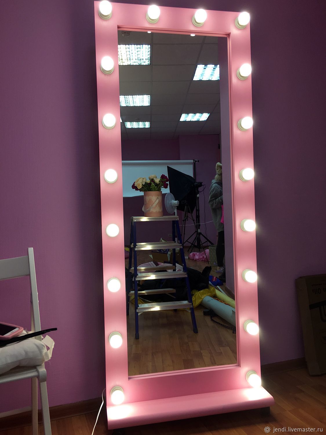 Делаем зеркало для макияжа с подсветкой: пошаговая инструкция