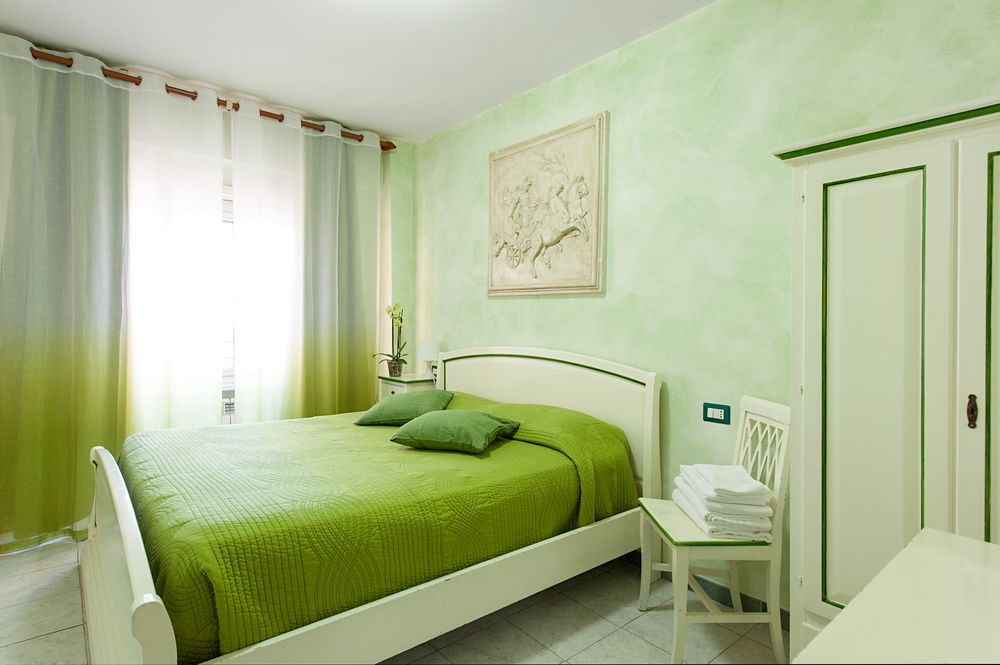 Детская в зеленых тонах: интерьер комнаты с различным сочетанием оттенков