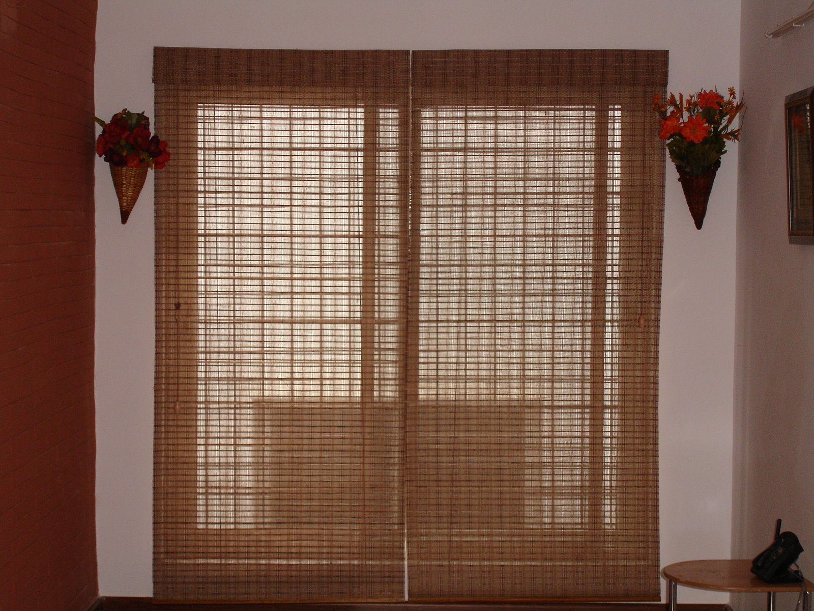 Бамбуковые шторы на дверной проем: особенности и варианты оформления интерьера