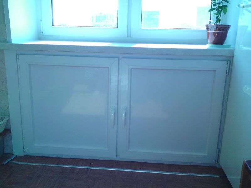 Холодильник под окном: пошаговая отделка хрущевской ниши 30 фото