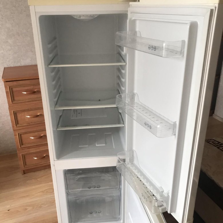 Узкий холодильник 50 купить. Узкий холодильник 50 см двухкамерный Атлант. Узкий холодильник 40 см двухкамерный Samsung. Холодильник 45 см. Холодильник глубиной 45 см высокий двухкамерный.