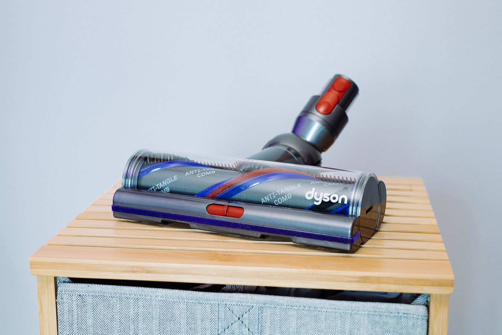 Обзор беспроводного пылесоса dyson v8: беспрецедентная мощность стика