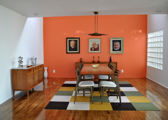 Покраска стен в комнате: технология разных видов исполнения (фото)