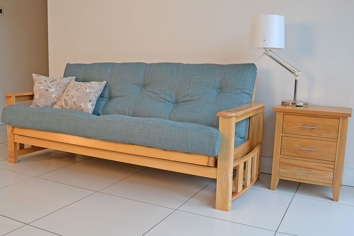 Самодельный диван. Футон MK-2615-do. Самодельный деревянный диван. Деревянный диван с подушками. Маленький деревянный диван.