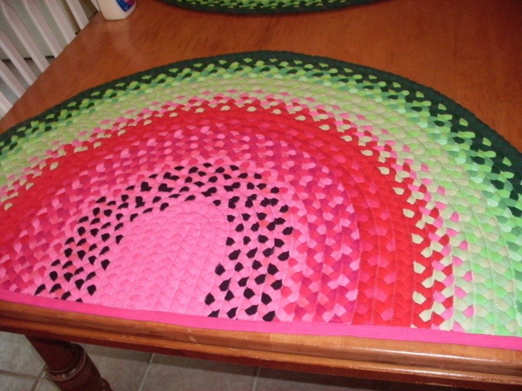 Как сделать коврик в ванную своими руками? пошаговые инструкции.