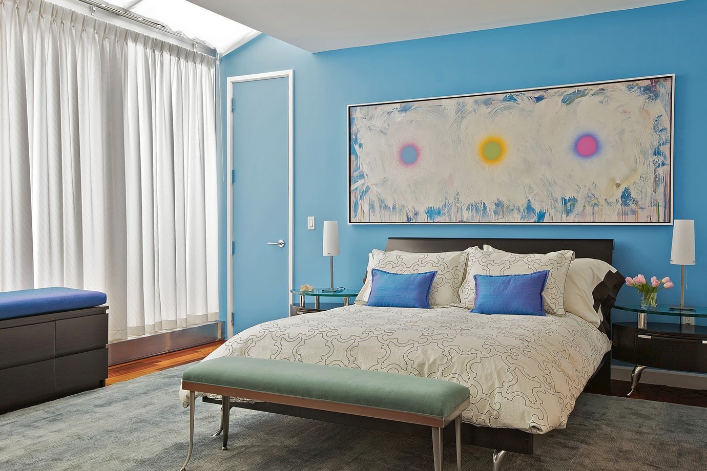 Голубая спальня — нежность и романтика в интерьере