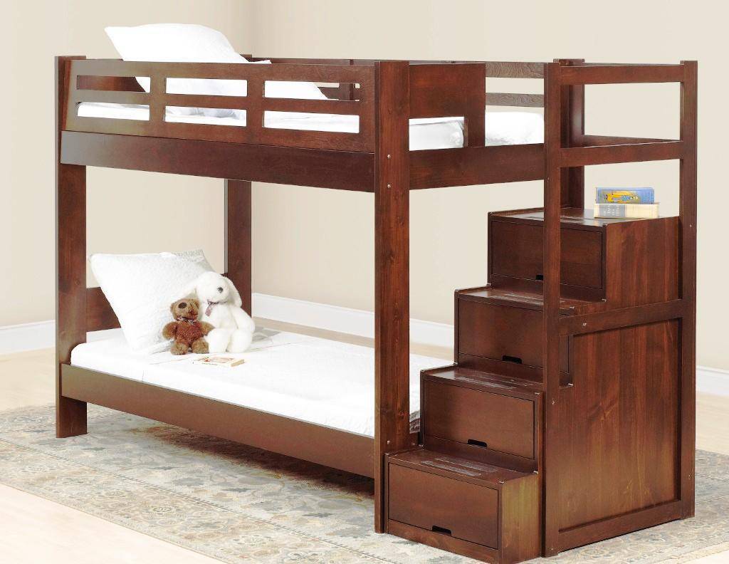 детская двухъярусная кровать с двуспальной кроватью