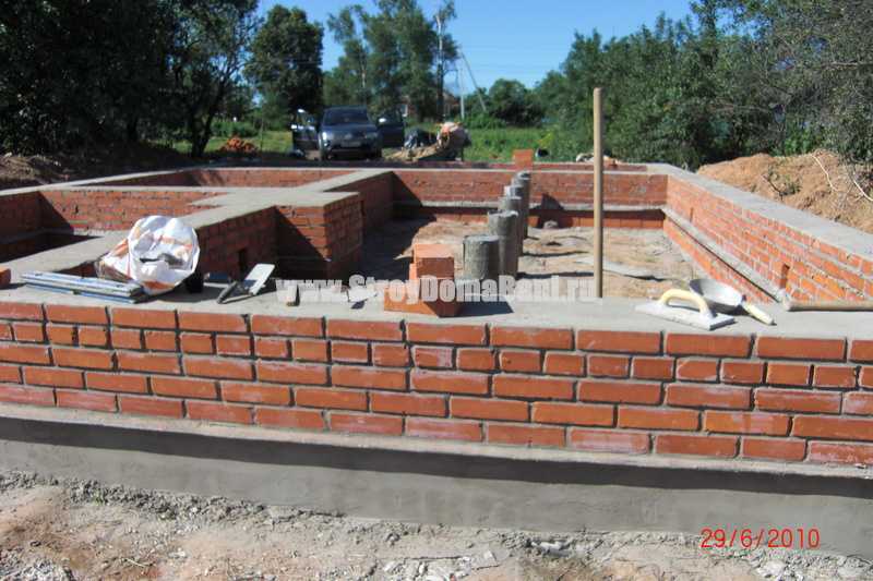 Строим самостоятельно цоколь из кирпича на ленточный фундамент | онлайн-журнал о ремонте и дизайне