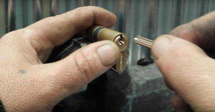 Как вытащить сломанный ключ из личинки замка - инженер пто