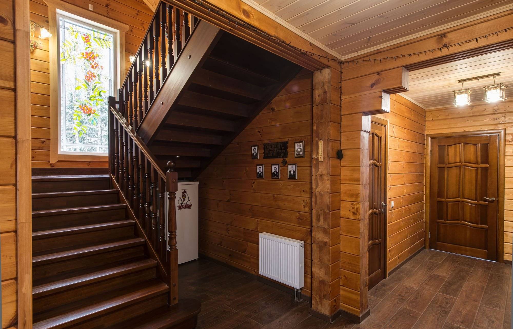 Чем обшить стены внутри 🏡 деревянного дома: какой материал выбрать и 🛠 рекомендации
