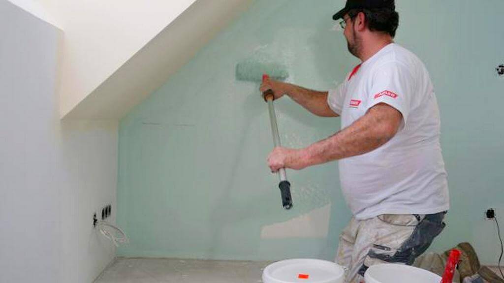 Как быстро снять старую водоэмульсионную краску со стен?