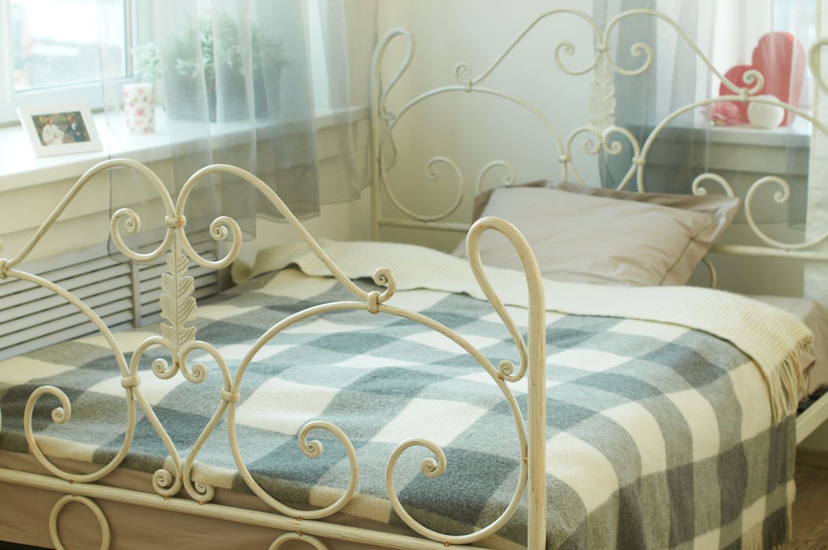 Кованые кровати - 80 фото примеров дизайна