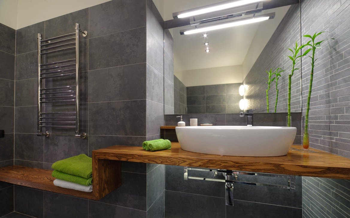 Серый кафель в ванной. дизайн серой ванной комнаты: плюсы и минусы, сочетания серого с другими цветами, реальные фото примеры