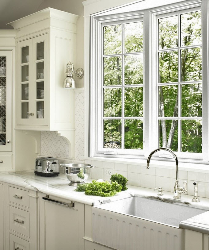 Кухня 10 кв. метров — планировки с диваном, балконом, окном