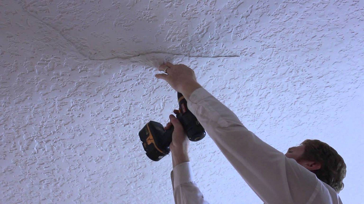 Декоративная штукатурка на потолок своими руками: преимущества