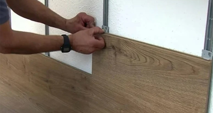 Как крепить ламинат на стену своими руками правильно (клей и др варианты) + видео