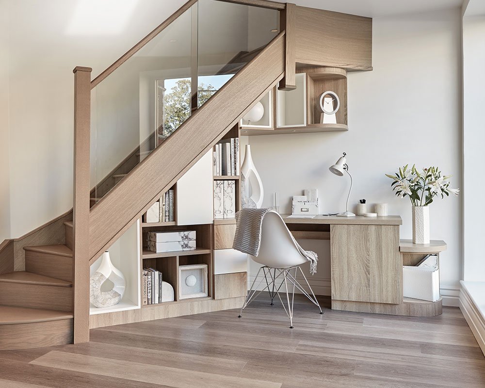 лестница с встроенным шкафом в современном стиле