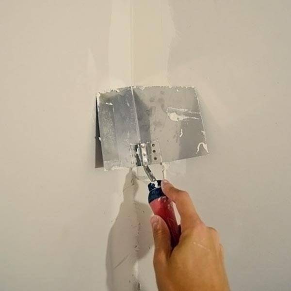 Как шпаклевать стены под покраску своими руками видео новичку