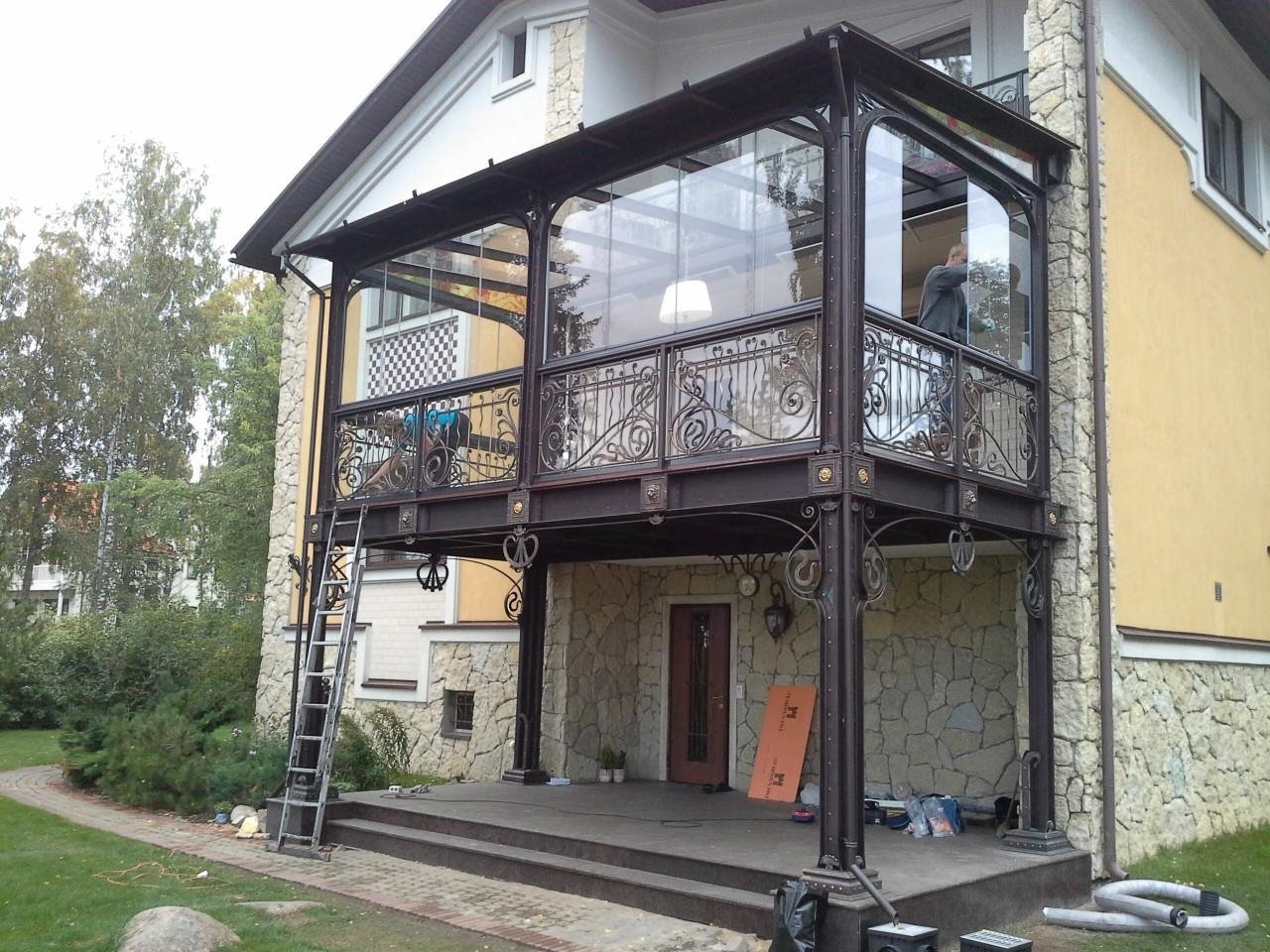 Балкон в частном доме:  устройство и виды конструкций