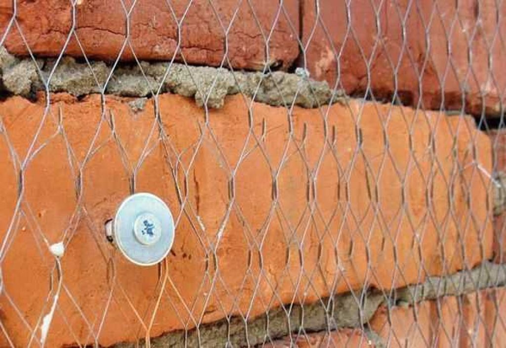 Крепление штукатурной сетки к стене - правильные способы монтажа