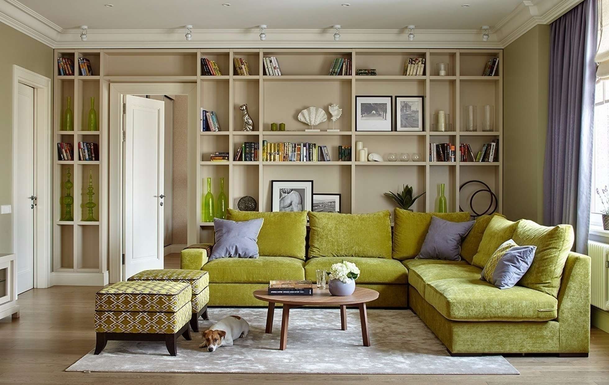 Использование зеленого дивана в современных интерьерах, цветовые дуэты