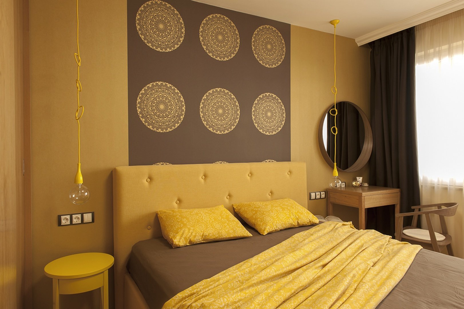 Дизайн спальни в желтых тонах: 20 новых фото интерьеров